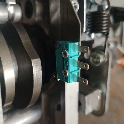 Mesin kotak karton bergelombang semi-otomatis pallet Strapping