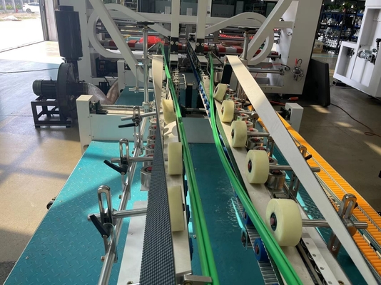 Folder Gluer Corrugated Carton Box Machine Struktur kompak